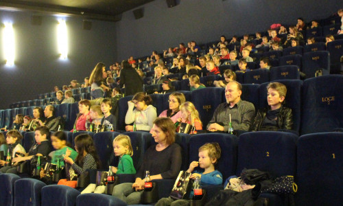 170 Kinder hatten sich auf Einladung des Lions Club zur Kinovorstellung im C1 eingefunden. Fotos: Marian Hackert