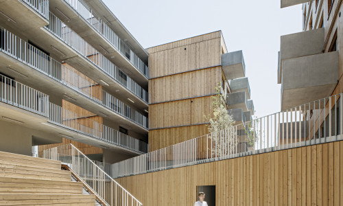 Holzwohnbau in der Wiener Seestadt Aspern. Entwurf: Berger + Parkinnen Architekten mit querkraft architekten, Wien. Foto: Hertha Hurnaus/Stadt Wolfsburg