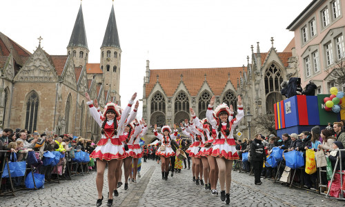 Mit drei Stunden Sendezeit überträgt der NDR den größten Karnevalsumzug Norddeutschlands am Sonntag ab 13 Uhr vom Altstadtmarkt aus. Foto: Braunschweig Stadtmarketing GmbH/Daniel Möller