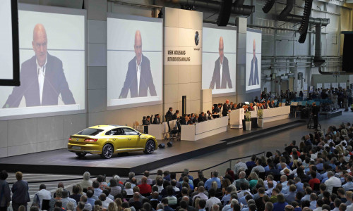 Osterloh sprach bei der Betriebsversammlung vor mehr als 14.000 Beschäftigten. Foto: Volkswagen