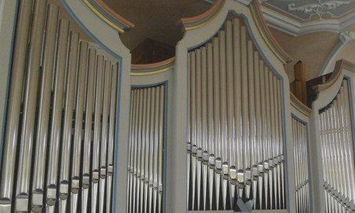 Bei einer Orgelführung können Gäste das Instrument genauer begutachten. Foto: St. Stephanus