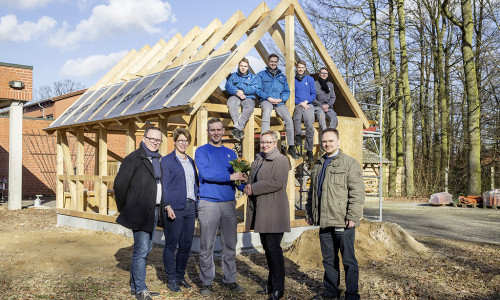 Das Holzfachwerkhaus soll zukünftig als Grünes Klassenzimmer verwendet werden. Foto: Volkswagen/Ansgar Wilkendorf