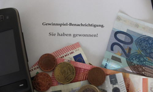 Ein 30-Jähriger steht im Verdacht, durch falsche Gewinnbenachrichtigungen viel Geld ergaunert zu haben. Symbolfoto: Anke Donner 