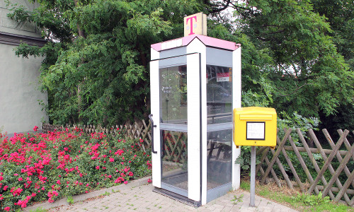 An der Elbestraße wurde die Telefonzelle abgebaut. Die CDU möchte, dass dort wieder eine installiert wird. Symbolfoto: Thorsten Raedlein