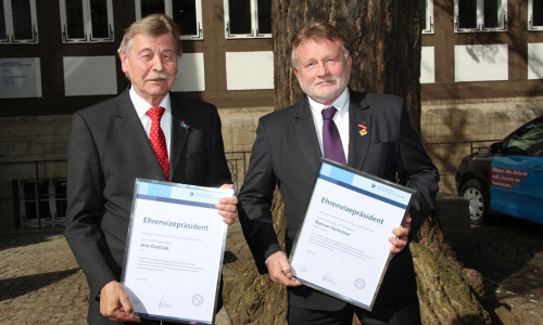 Zu Ehrenvizepräsidenten ernannt: Jens Dudziak aus Celle (links) und Roman Hannover aus Braunschweig. Foto: Handwerkskammer