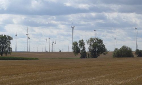 Blick auf die Windfarm Winnigstedt aus Richtung Uehrde/Barnstorf. Fotos: privat