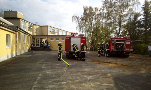 Die Feuerwehr musste zur Schunterschule ausrücken. Fotos: Gemeindefeuerwehr Lehre