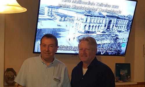 Auf Zeitreise: Produzent Heiko Krause und Thorsten Wendt vom CDU-Ortsverband. Foto: Thorsten Wendt/CDU-Ortsverband Wabe-Schunter