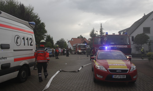 Zeugen äußerten Kritik an der Feuerwehr beim Einsatz im Schneekoppeweg. Foto: Werner Heise