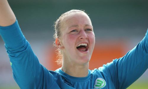 Torhüterin Almuth Schult hat ihren Vertrag beim VfL Wolfsburg vorzeitig verlängert. Foto: Agentur Hübner/Archiv