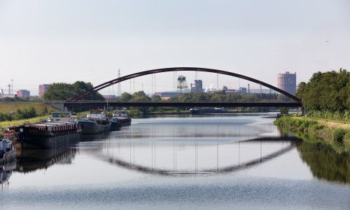 Die Stabbogenbrücke über den Salzgitter Stichkanal, die im Sommer saniert werden soll. Foto: André Kugellis
