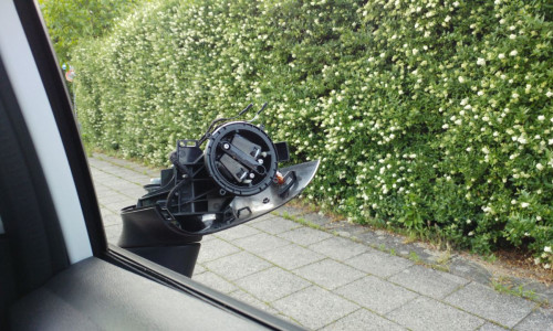 Gesucht wird der Halter eines Autos mit beschädigtem Außenspiegel. Symbolfoto: Alexander Panknin