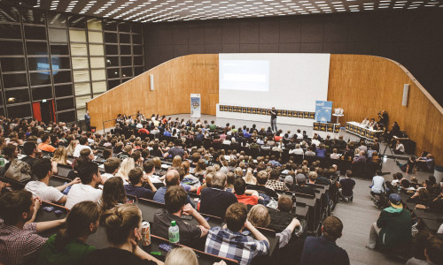 Bild vom Regionalwettbewerb in Braunschweig im Rahmen des Science Slams im Wissenschaftsjahr 2015 - Zukunftsstadt Foto: Haus der Wissenschaft Braunschweig/ F. Koch