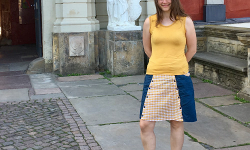 Julia Hamburg vor dem Gymnasium im Schloss in Wolfenbüttel. Foto: Privat