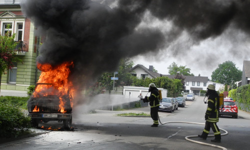 Das Auto brannte komplett aus. Foto: kg