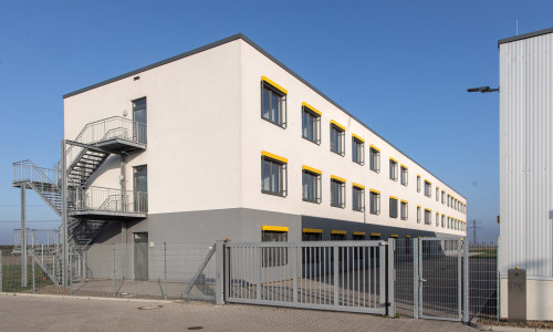 Die aktuell ungenutzte Zentrale Flüchtlingsunterkunft II an der Hans-Birnbaum-Straße in Engelnstedt soll zum Teil eines Wasserstoff-Kompetenzzentrums werden. Foto: Rudolf Karliczek