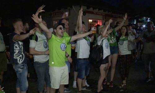 Partystimmung in Wolfsburg nach dem Relegationssieg. Foto/Video: aktuell24 (bm)
