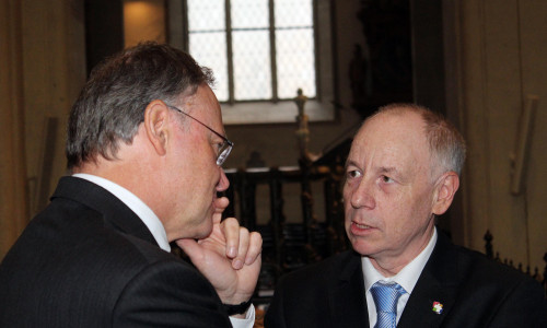 Ministerpräsident Stephan Weil im Gespräch mit Direktor Rüdiger Becker Foto:  Stephan Querfurth