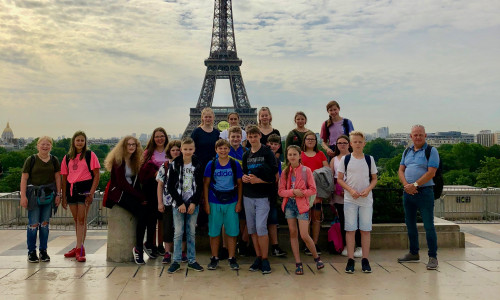 Die Schülerinnen und Schüler der HRS Sickte sahen auch den Eiffelturm in Paris. Foto: Haupt- und Realschule Sickte