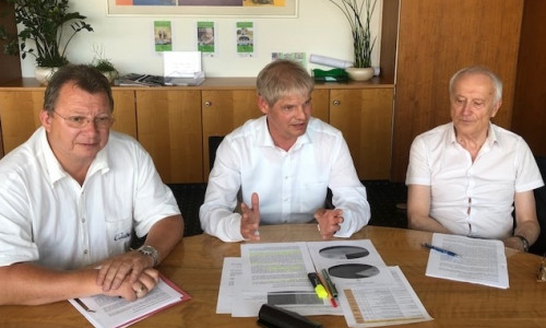 Frank Klingebiel (Mitte) verkündete, welche Vereine in diesem Jahr vom Konradfonds profitieren. Foto: Stadt Salzgitter