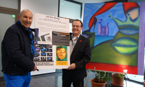 Der Kurator Hans-Joachim Grove und BRICS-Sprecher Prof. Dr. Dieter Jahn wollen den Austausch zwischen den Partner-Universitäten mit dem Projekt „Art for help“ unterstützen. Foto: Weithe/TU Braunschweig.