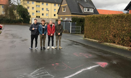 Diese Jungs haben auf kreative Art und Weise Zivilcourage gezeigt. Fotos: Feuerwehr Wolfenbüttel