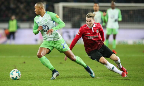 Felix Klaus (re.) im Spiel gegen Wolfsburg am vergangenen Sonntag. Foto: imago/Christian Schroedter