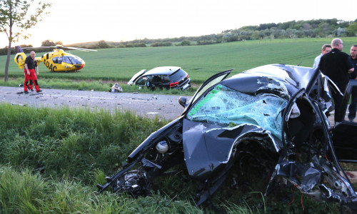 Der 20-jährige Fahrer des Golf IV verstarb noch an der Unfallstelle. Fotos: Werner Heise