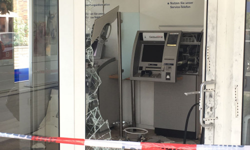 Der Automat wurde gesprengt. Ob Geld fehlt, ist noch nicht bekannt. Fotos und Video: aktuell24/BM