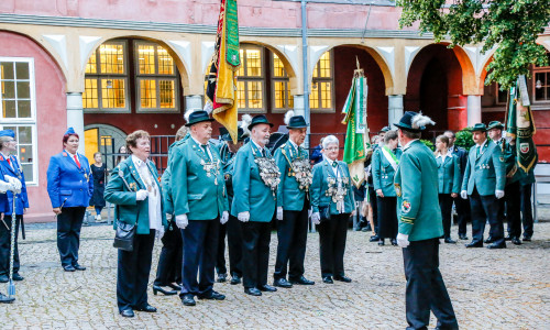 Am vergangenen Freitag wurden die Majestäten der Wolfenbütteler Schützengesellschaft feierlich im Innenhof des Wolfenbütteler Schlosses proklamiert. Fotos. Stadt Wolfenbüttel/ Thorsten Readlein