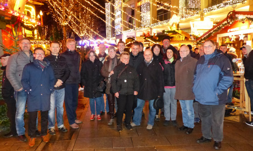 Die CDU-Stadtratsfraktion machte sich vor Ort ein Bild vom Weihnachtsmarkt. Foto: CDU