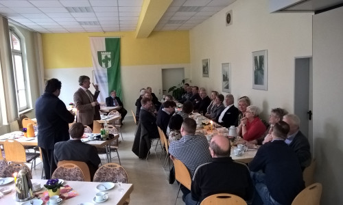 Im Bild die Vertreterinnen und Vertreter der örtlichen Vereine, Verbände und Institutionen mit Bürgermeister Alexander von Veltheim. Foto: privat
