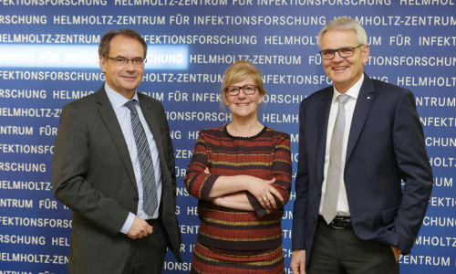 Ulrich Markurth, Dr. Anja Hesse und Dirk Heinz, Foto: HZI/Grammann