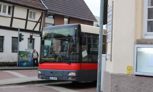 Mit dem Bus zur Schule -
 im Landkreis Gifhorn bald kostenlos? Symbolfoto: Archiv/Robert Braumann