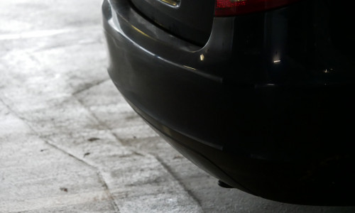 Eine 77-jährige Frau übersah parkendes Auto. Symbolfoto: Alexander Panknin
