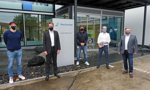 Von links nach rechts: Moritz Tetzlaff von Hey, Alter!, Dr. Lars Gorissen (Vorstandsvorsitzender der Nordzucker AG), Martin Brettschneider von Hey, Alter!, Michael Riepshoff (Head of IT Operations Nordzucker AG) und Jörg Homann (ATD Systemhaus