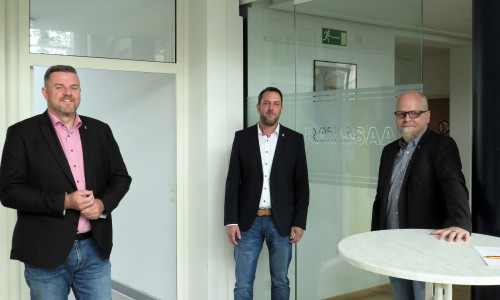 Wieder komplett: Bürgermeister Andreas Busch (l.) mit seinen allgemeinen Vertretern Tobias Breske (r.) und André Schulz (Mitte).