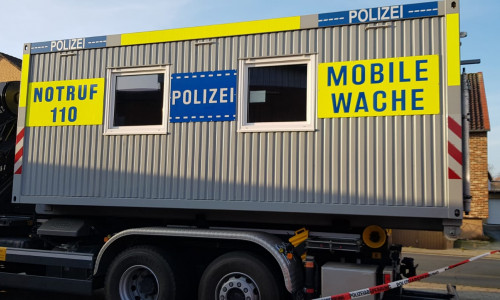 Die Polizei in Meinersen musste in eine mobile Wache umziehen.