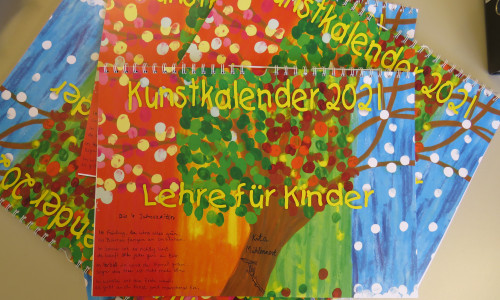 Der Kunstkalender 2021 der Gemeinde Lehre ist jetzt erhältlich, den Titel ziert ein Bild der Kita Mühlennest.