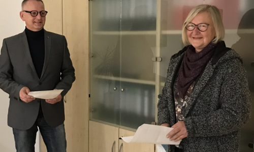 Samtgemeindebürgermeister Dirk Neumann vereidigte Sabine Bunkus.