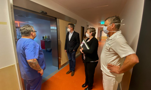 Im November schaute sich Oberbürgermeister Dr. Oliver Junk (2. von links) die neue interdisziplinäre Intensivstation der Asklepios Harzkliniken in Goslar an.
