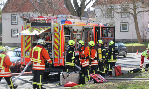Die Feuerwehr in Salzgitter musste heute Mittag einen Brand nahe der Grundschule Am Ziesberg löschen.