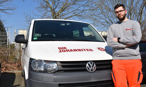 Johanniter Nils Schuster fährt seit Mitte März ein Corona-Mobil.