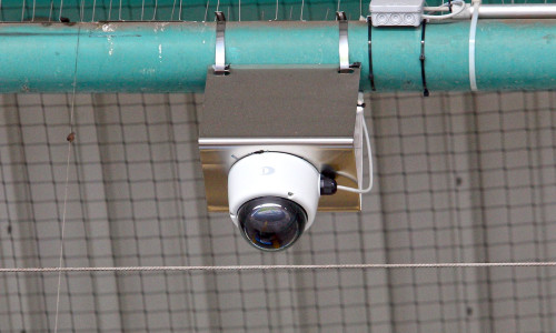 Stein des Anstoßes: Die Überwachungskameras im Stadion. Archivbild