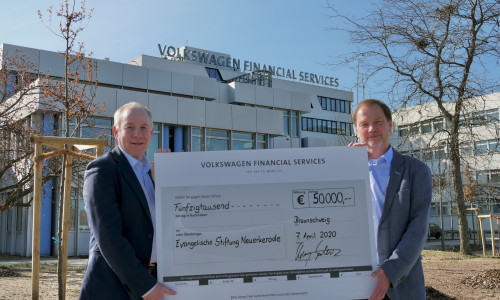 Satte 50.000 Euro für Maßnahmen gegen die Isolation wurden der Evangelischen Stiftung Neuerkerode übergeben. 