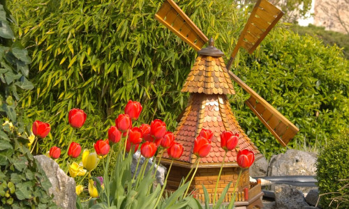 Eine Holzwindmühle wurde aus dem Garten gestohlen. Symbolbild.