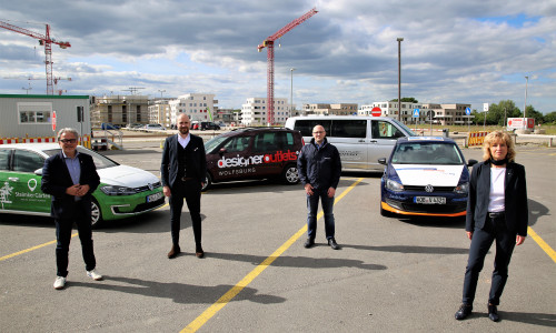 (v.l.n.r.): Ulrich Sörgel (Volkswagen Immobilien), Michael Ernst (designer outlets Wolfsburg), Felix Walzog (Agentur Blome & Pillardy Event) und Claudia Kayser (Volksbank BraWo).