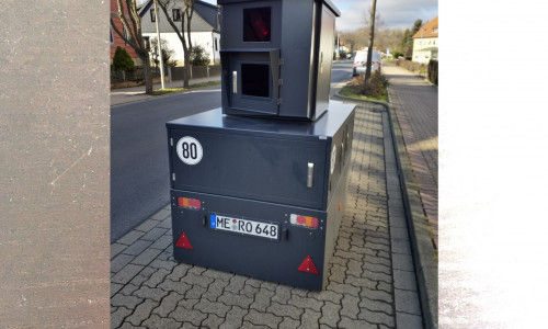 Ab sofort ist der Landkreis Goslar bei der Geschwindigkeitsüberwachung auch mit einem Messanhänger unterwegs. Das Gerät ermöglicht eine 24-stündige Tempokontrolle.