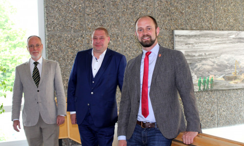 Vorsitzender Malte Schneider (Bügermeister der Stadt Schöningen), stellvertretender Vorsitzender Wittich Schobert (Bürgermeister der Stadt Helmstedt) und Geschäftsführer Henning Konrad Otto (1. Stadtrat der Stadt Helmstedt) (v. re.).