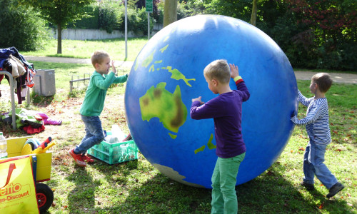 Kinder spielen bei einem der Angebote der EFB.